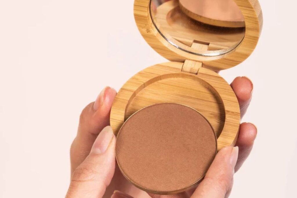 Refillable bronzer